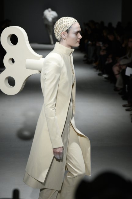 gareth-pugh-paris-fashion-week-autumn-winter-2014-26