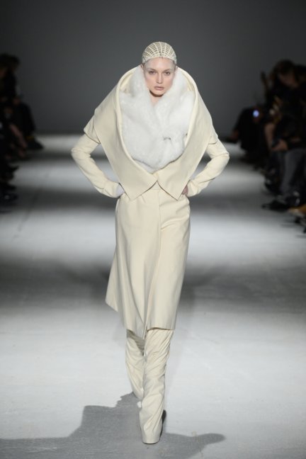 gareth-pugh-paris-fashion-week-autumn-winter-2014-38