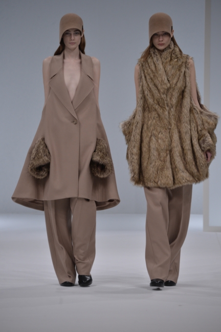 chalayan-aw15-006