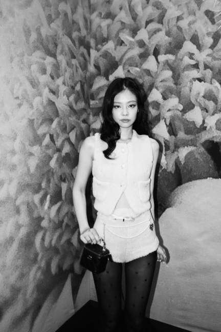 chanel_jennie_kim_chanel_ready-to-wear_ss24_show_october_3rd_2-hd