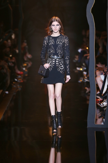 elie-saab-rtw-aw-15-16-43