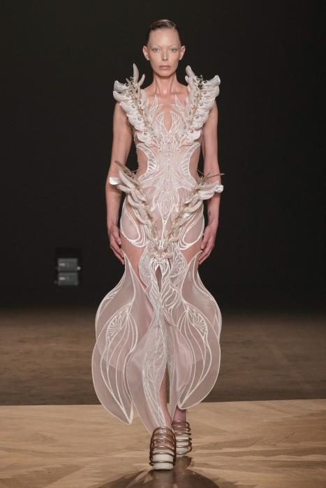iris-van-herpen-aw-25-couture-10