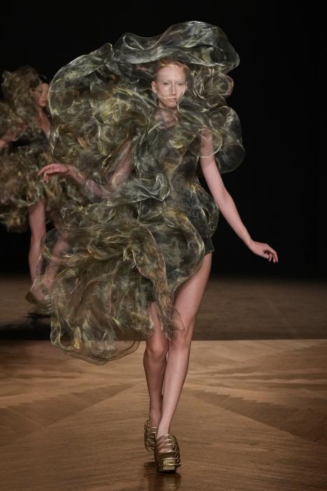iris-van-herpen-aw-25-couture-16