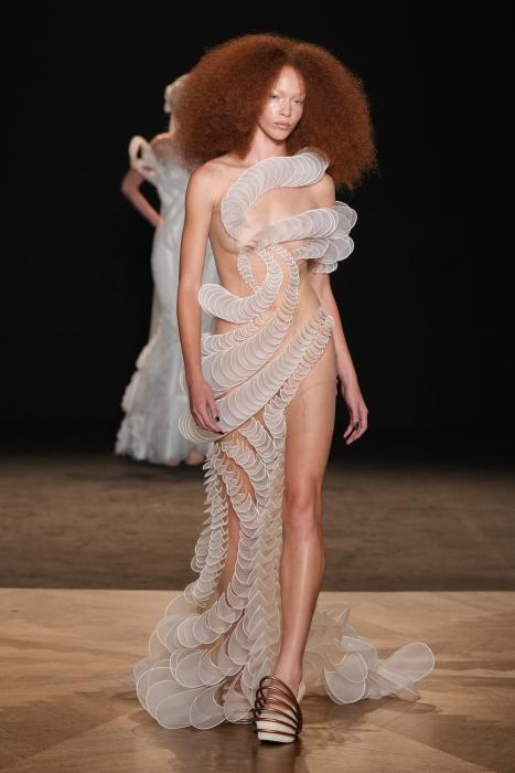 iris-van-herpen-aw-25-couture-18
