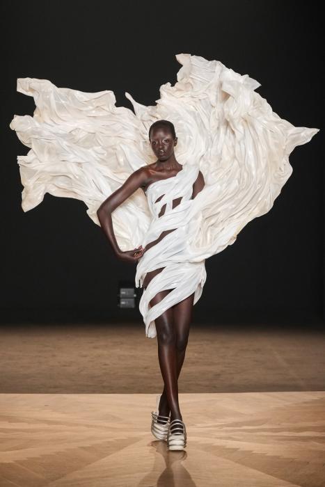 iris-van-herpen-aw-25-couture-3