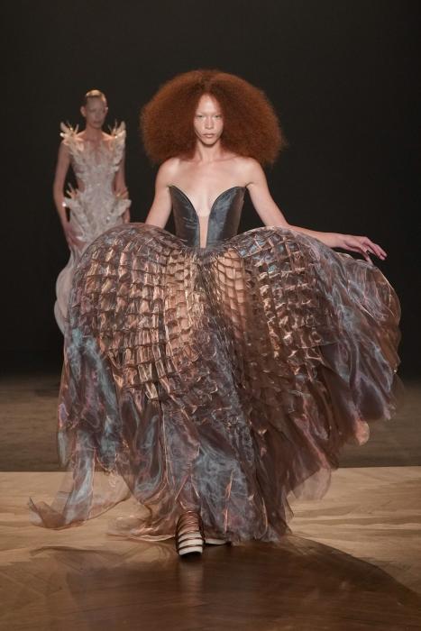 iris-van-herpen-aw-25-couture-9