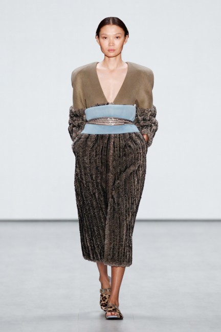 roshi-porkar-mercedes-benz-fashion-week-berlin-autumn-winter-2015-15