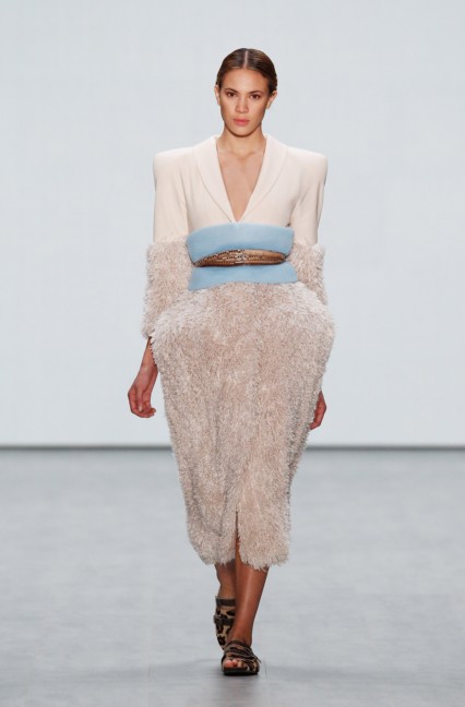 roshi-porkar-mercedes-benz-fashion-week-berlin-autumn-winter-2015-17