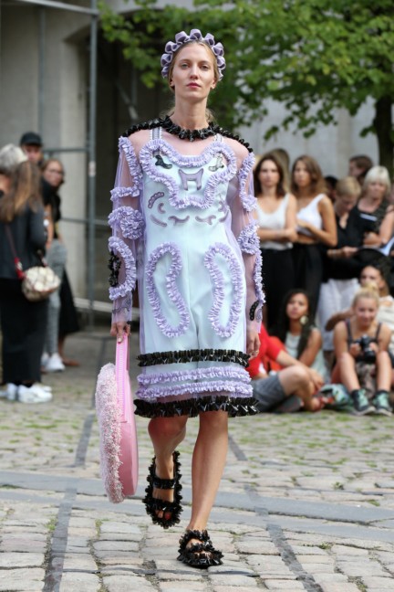 Royal-Danish-Academy-of-Fine-Arts-Copenhagen-Fashion-Week-Spring-Summer-2015-19