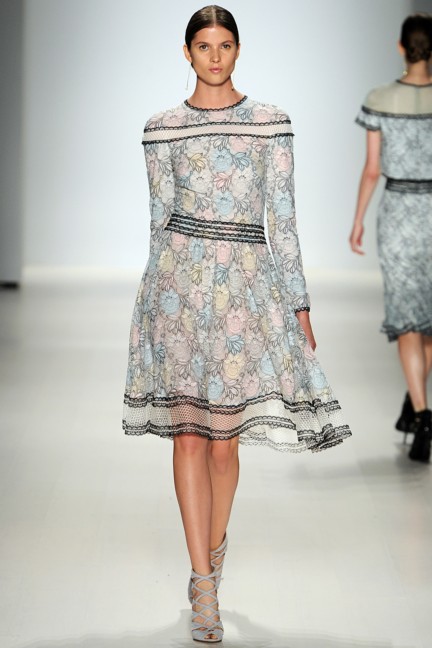 tadashi-shoji-new-york-fashion-week-spring-summer-2015-26