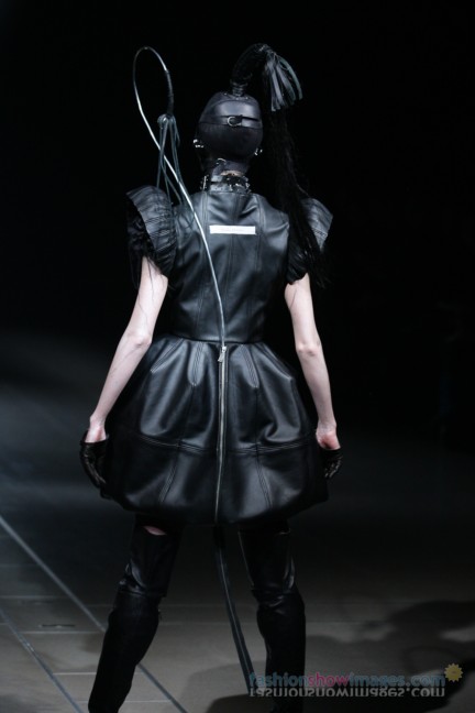 alice-auaa-Tokyo-Fashion-Week-Autumn-Winter-2014-43