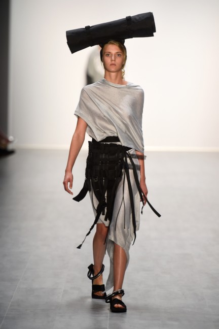 universitat-der-kunste-berlin-mercedes-benz-fashion-week-berlin-spring-summer-2015-52