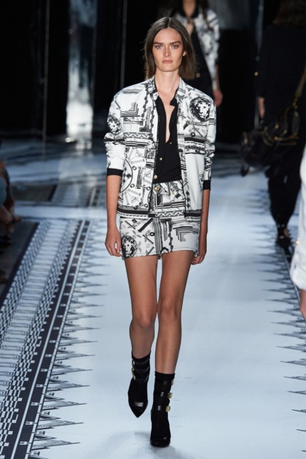 versus-versace-new-york-fashion-week-spring-summer-2015-catwalk-25