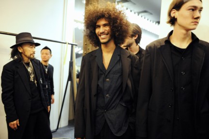 yohji-yamamoto-paris-mens-autumn-winter-2015-backstage-11