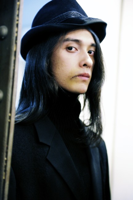 yohji-yamamoto-paris-mens-autumn-winter-2015-backstage-13