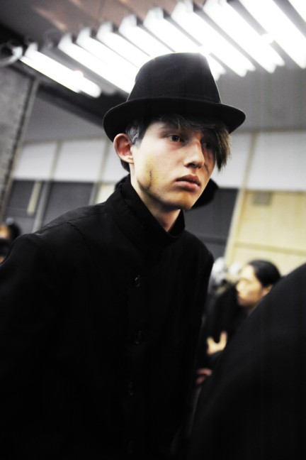 yohji-yamamoto-paris-mens-autumn-winter-2015-backstage-16