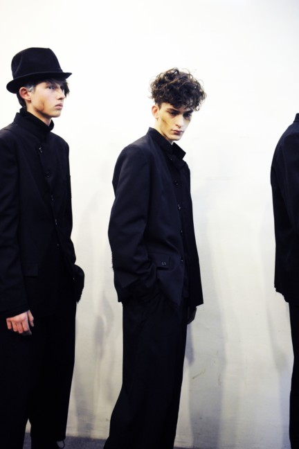 yohji-yamamoto-paris-mens-autumn-winter-2015-backstage-22