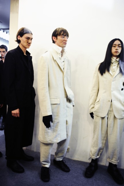 yohji-yamamoto-paris-mens-autumn-winter-2015-backstage-36