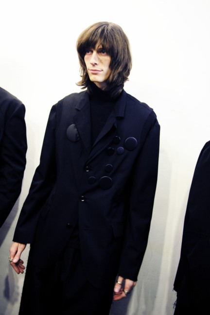 yohji-yamamoto-paris-mens-autumn-winter-2015-backstage-5