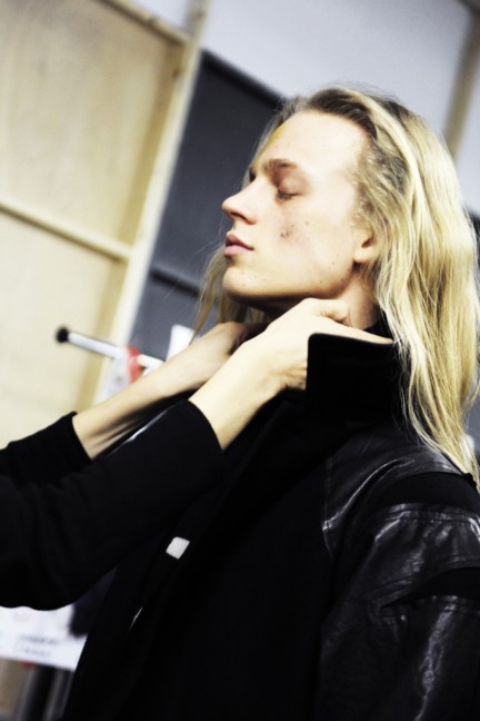 yohji-yamamoto-paris-mens-autumn-winter-2015-backstage