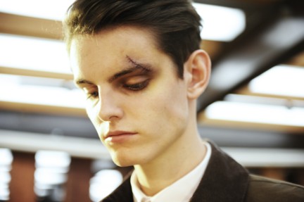 yohji-yamamoto-paris-mens-autumn-winter-2015-beauty-14