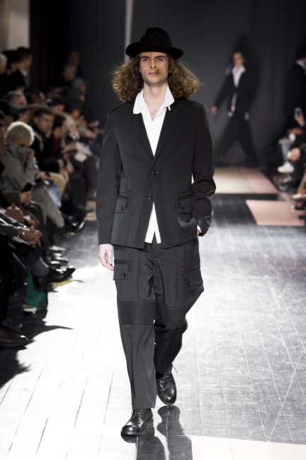 yohji-yamamoto-paris-mens-autumn-winter-2015-runway-12